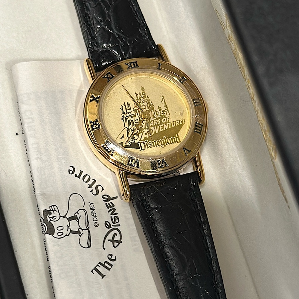 DISNEYLAND 40 YEARS OF ADVENTURES LIMITED EDITION WATCH NWT RARE
